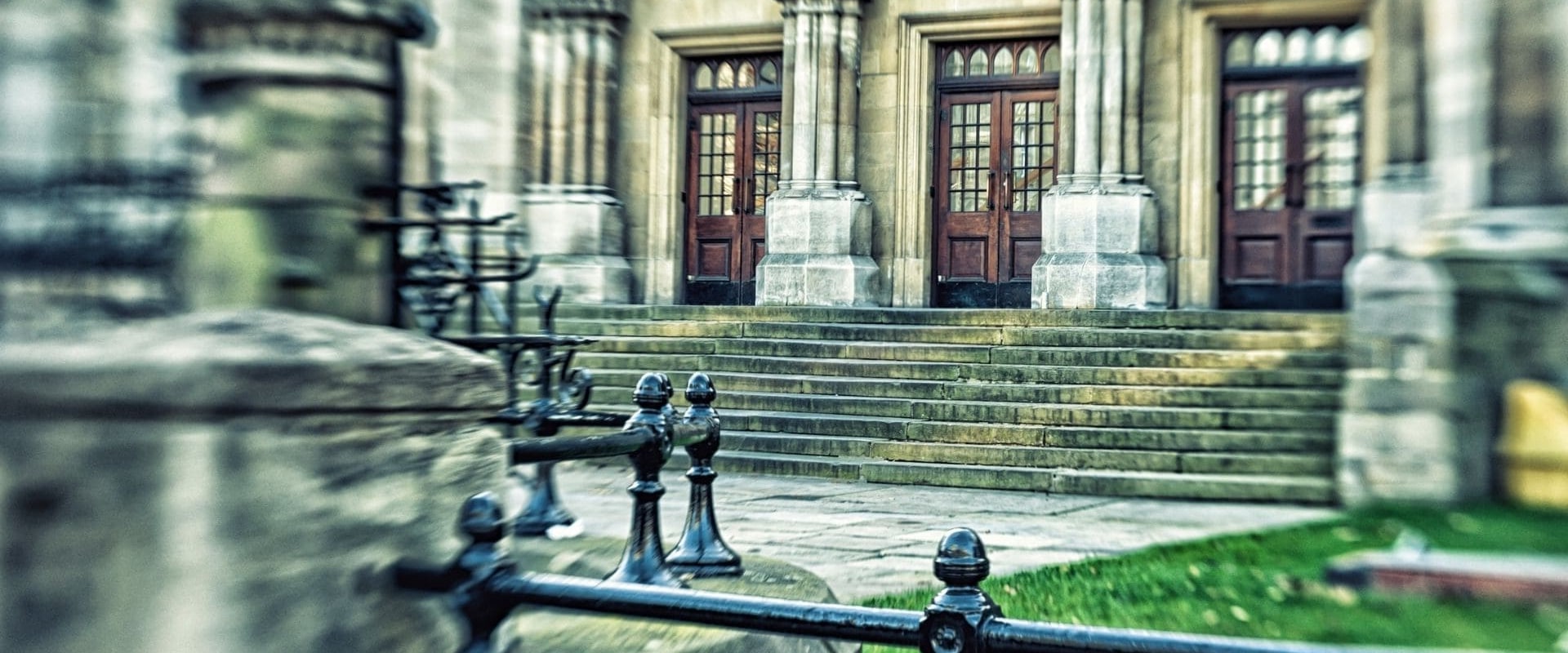 What is the Best School for Physics? The top UK Universities for Physics & Astronomy Based on the QS World University Rankings by subject league table 2022